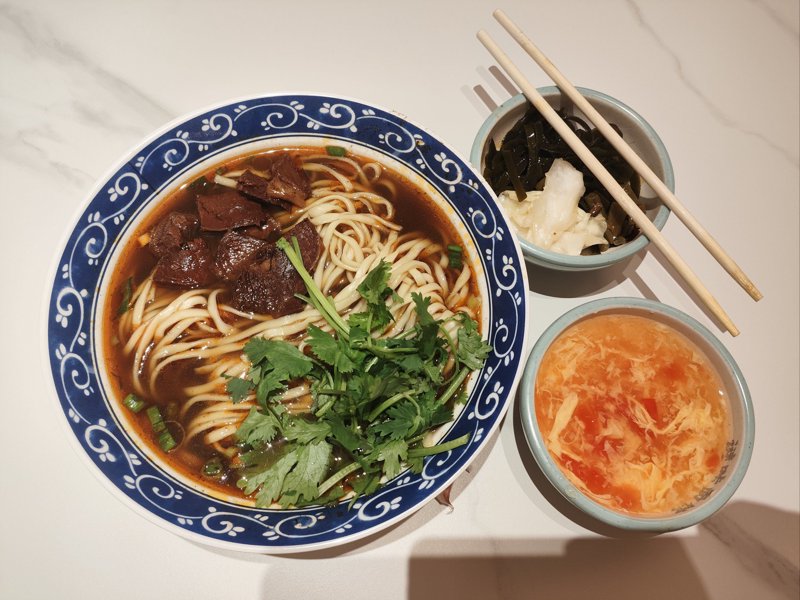 探寻手工牛肉面的灵魂之味：技巧分享